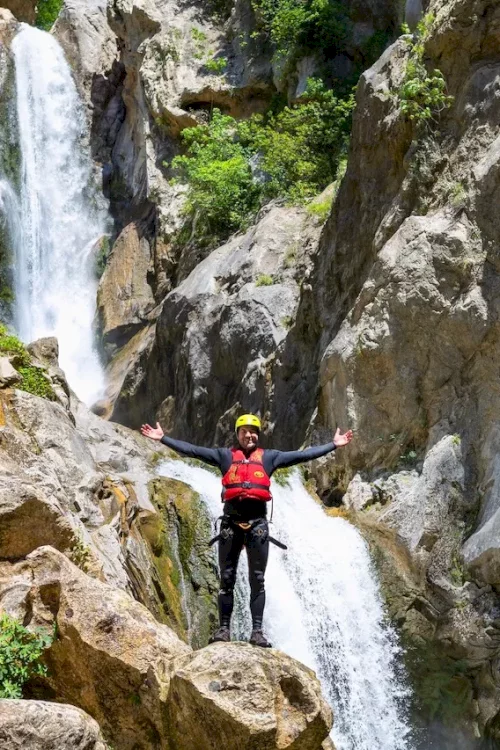 cetina-waterfall-rappelling-adventure